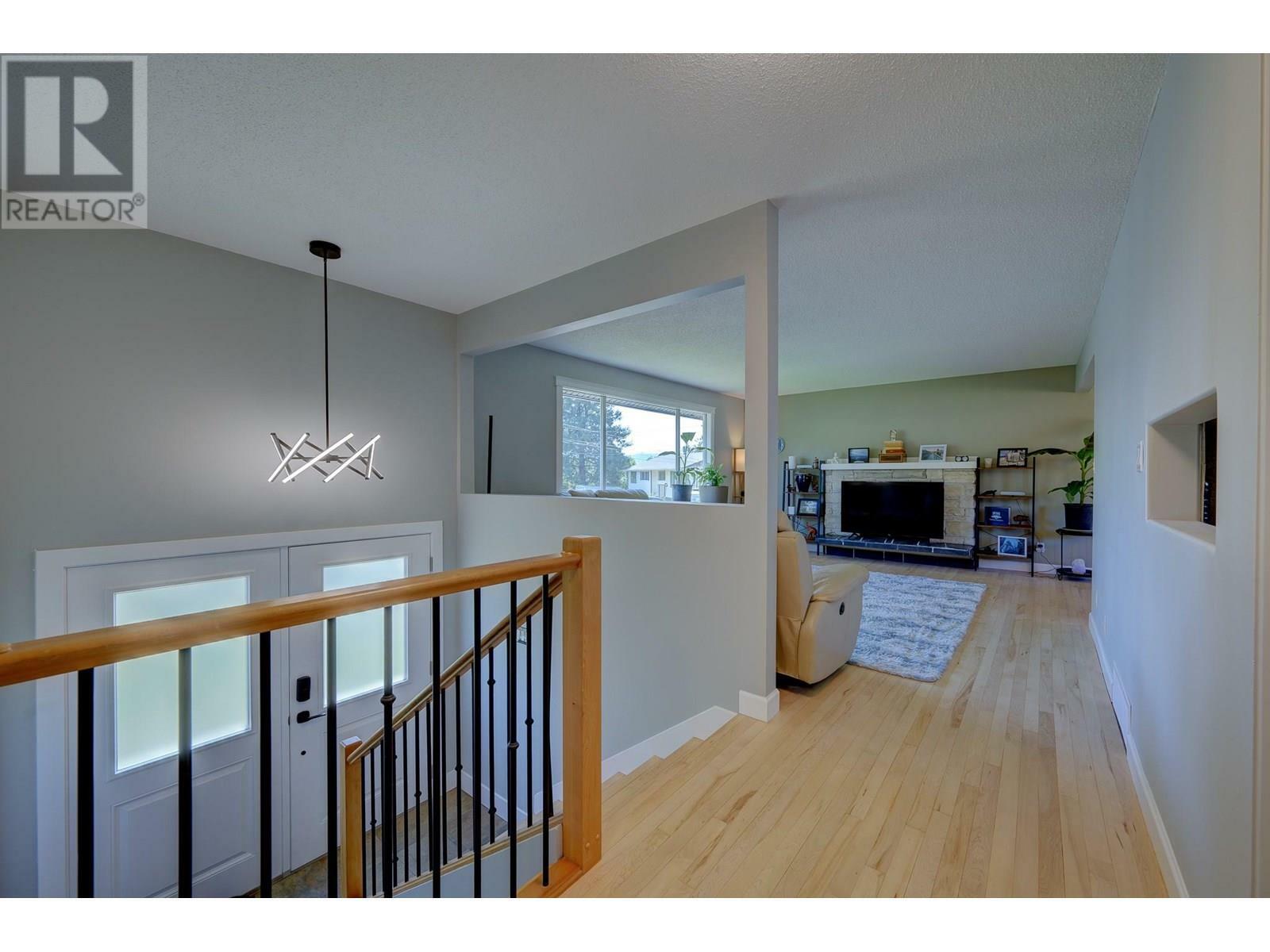 Property Photo: 870 Sumac Place BC V2B 6R4