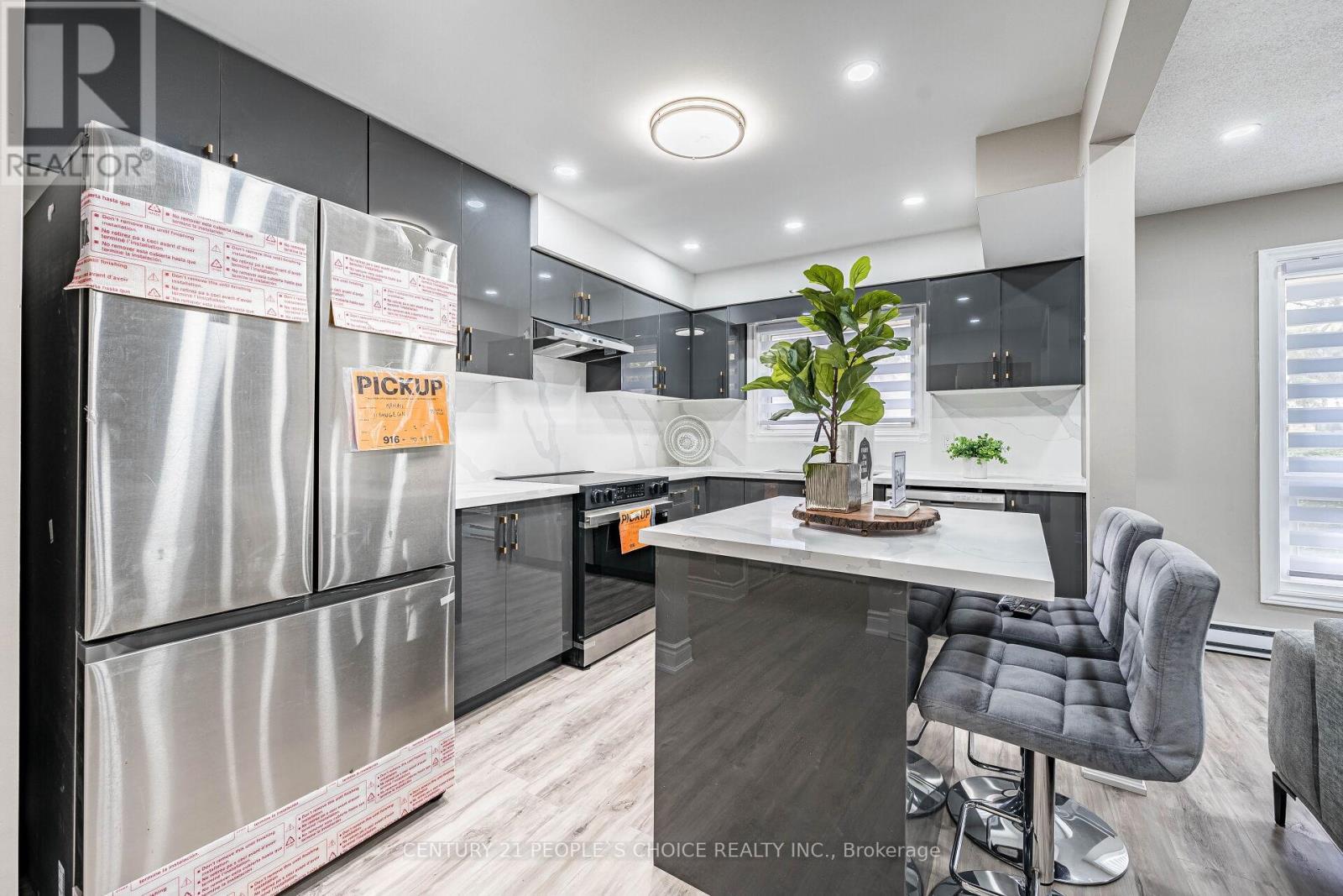 Property Photo: 506 Normandy Street 25 ON L1H 7N8
