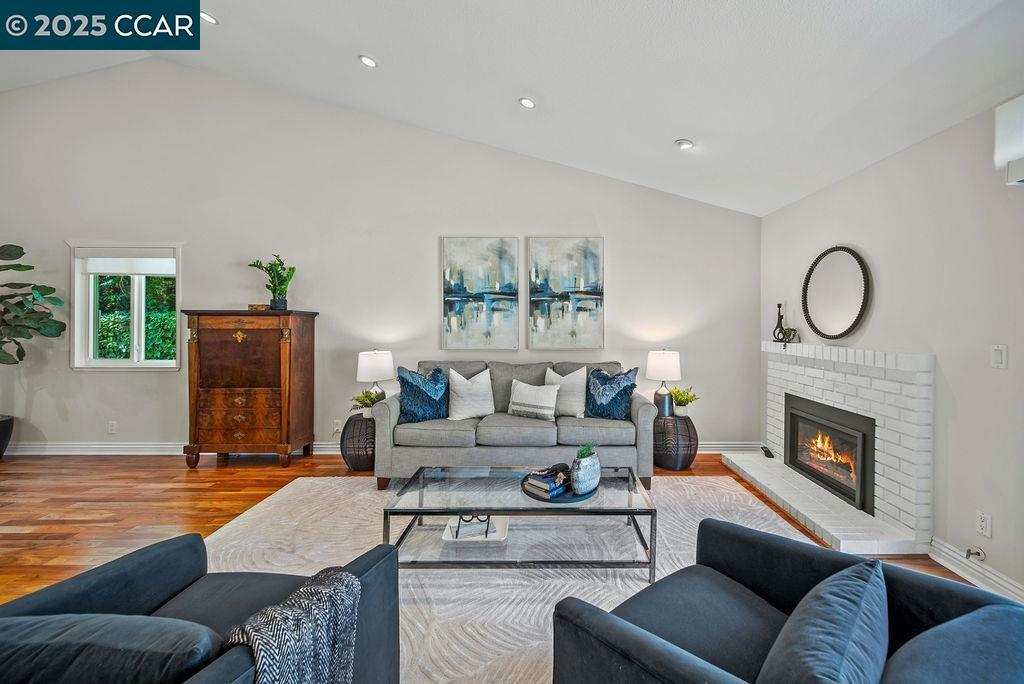 Property Photo: 672 Savoy Ct CA 94598