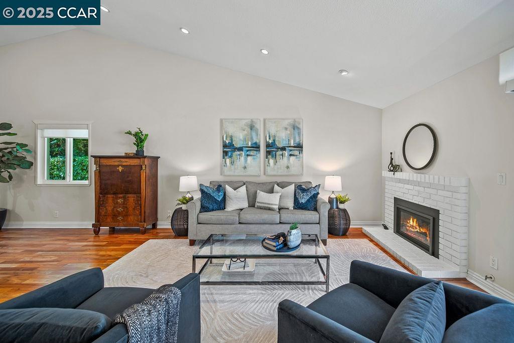 Property Photo: 672 Savoy Ct CA 94598