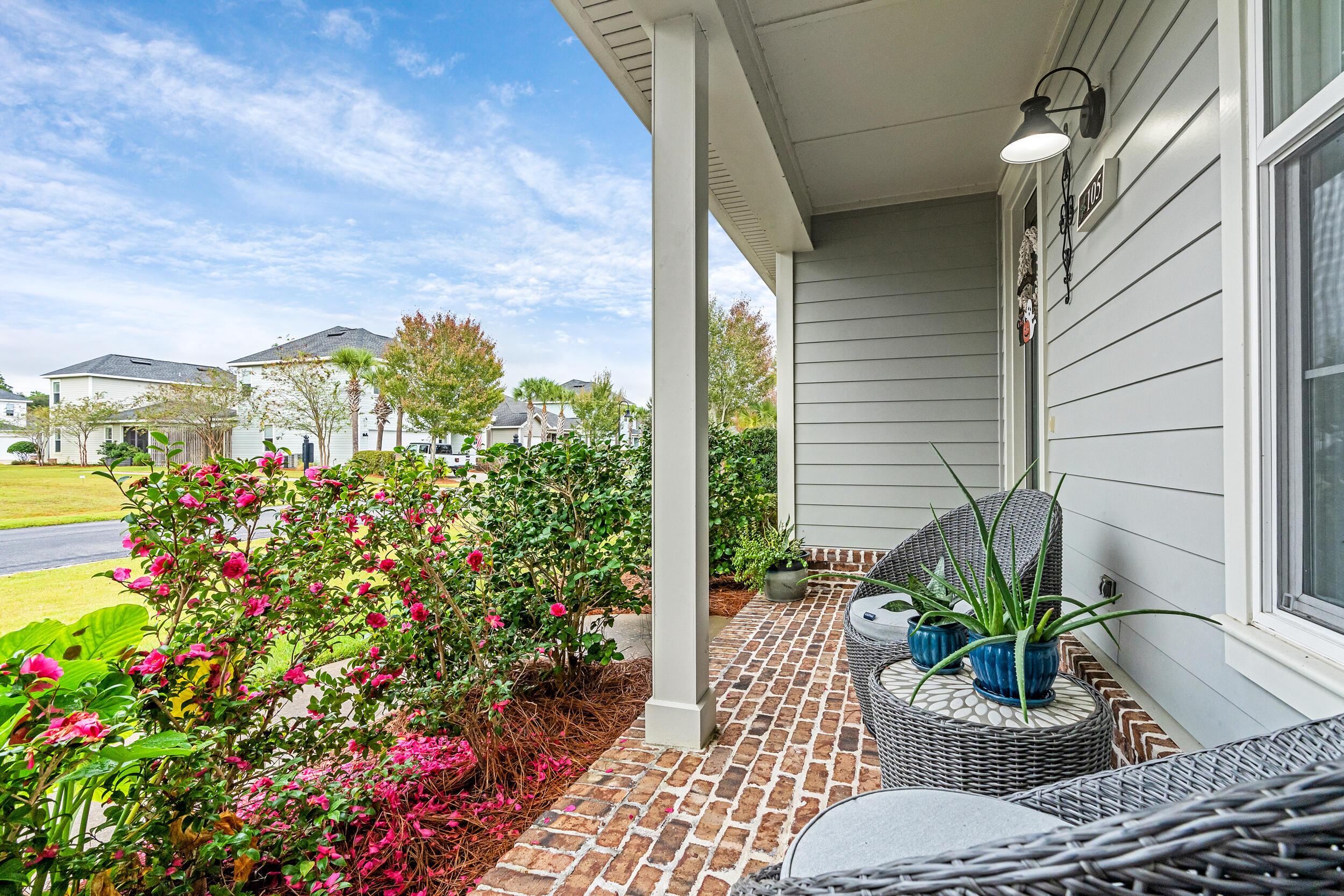 Property Photo: 105 Hatton Court FL 32459