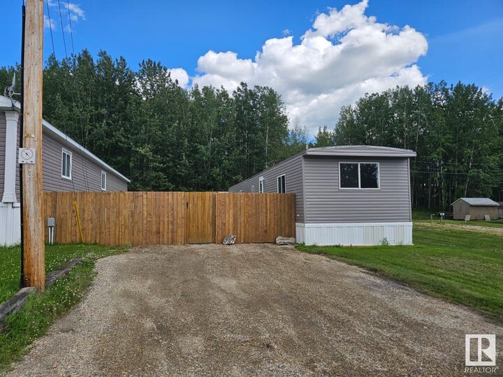 #31 Pleasantview Mhp  Drayton Valley AB T7A 1M7 photo