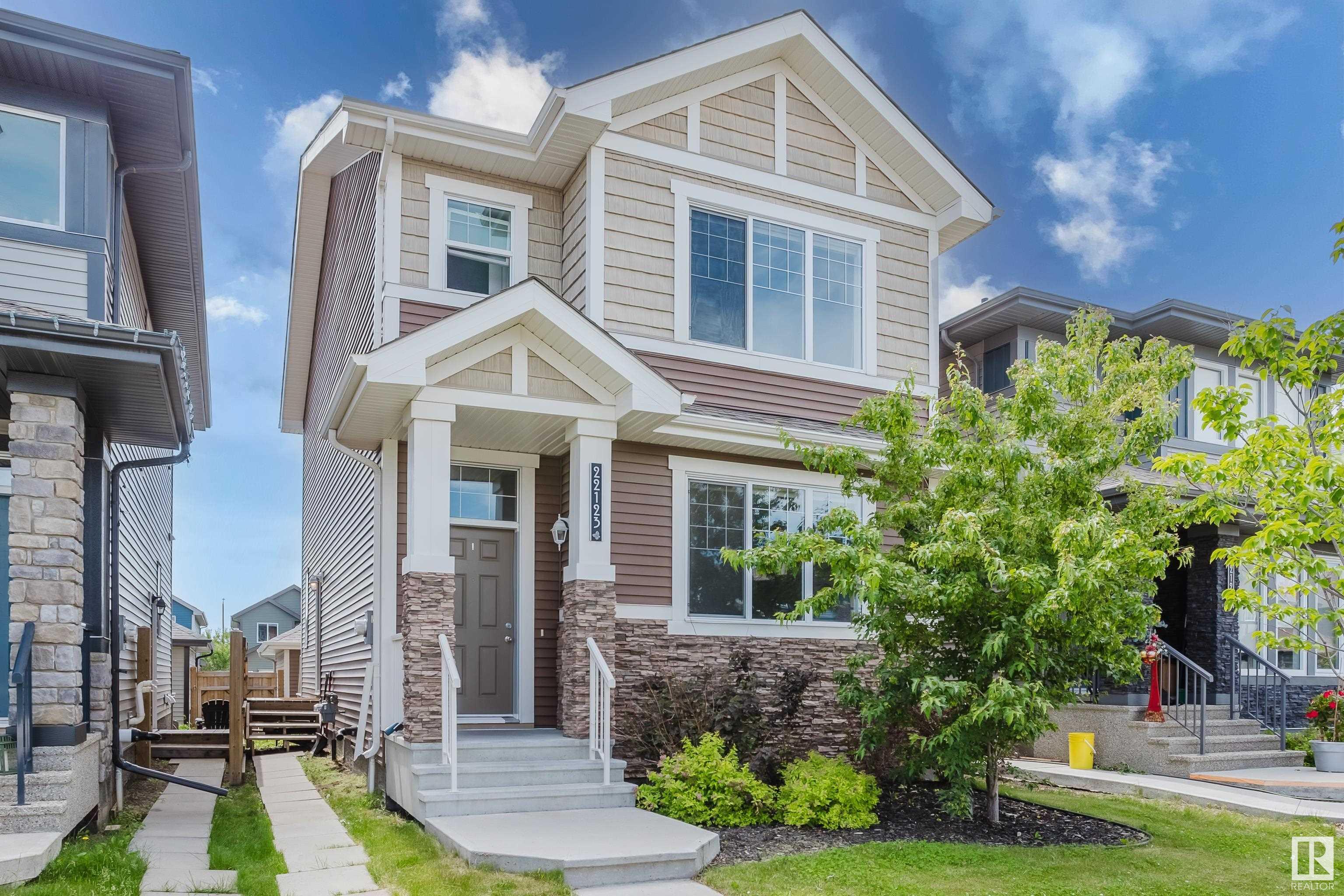 Photo de la propriété:  22123 89 Avenue NW  AB T5T 7G9 