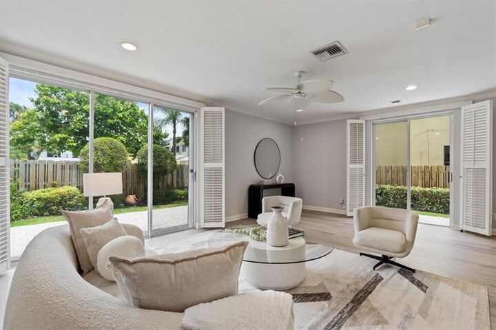 Property Photo: 604 SW 8th Ave FL 33315