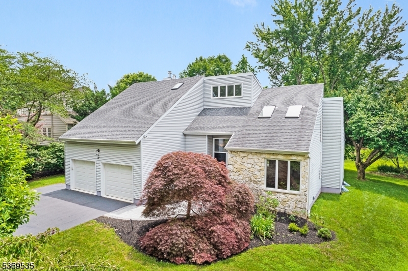 37 Compton Ct  Bernards Twp. NJ 07920 photo