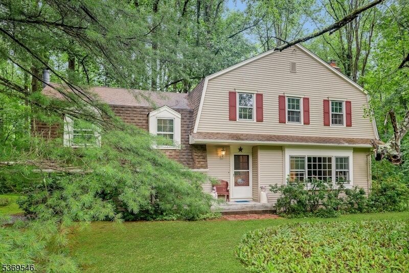 Property Photo:  8 Delwood Rd  NJ 07930 