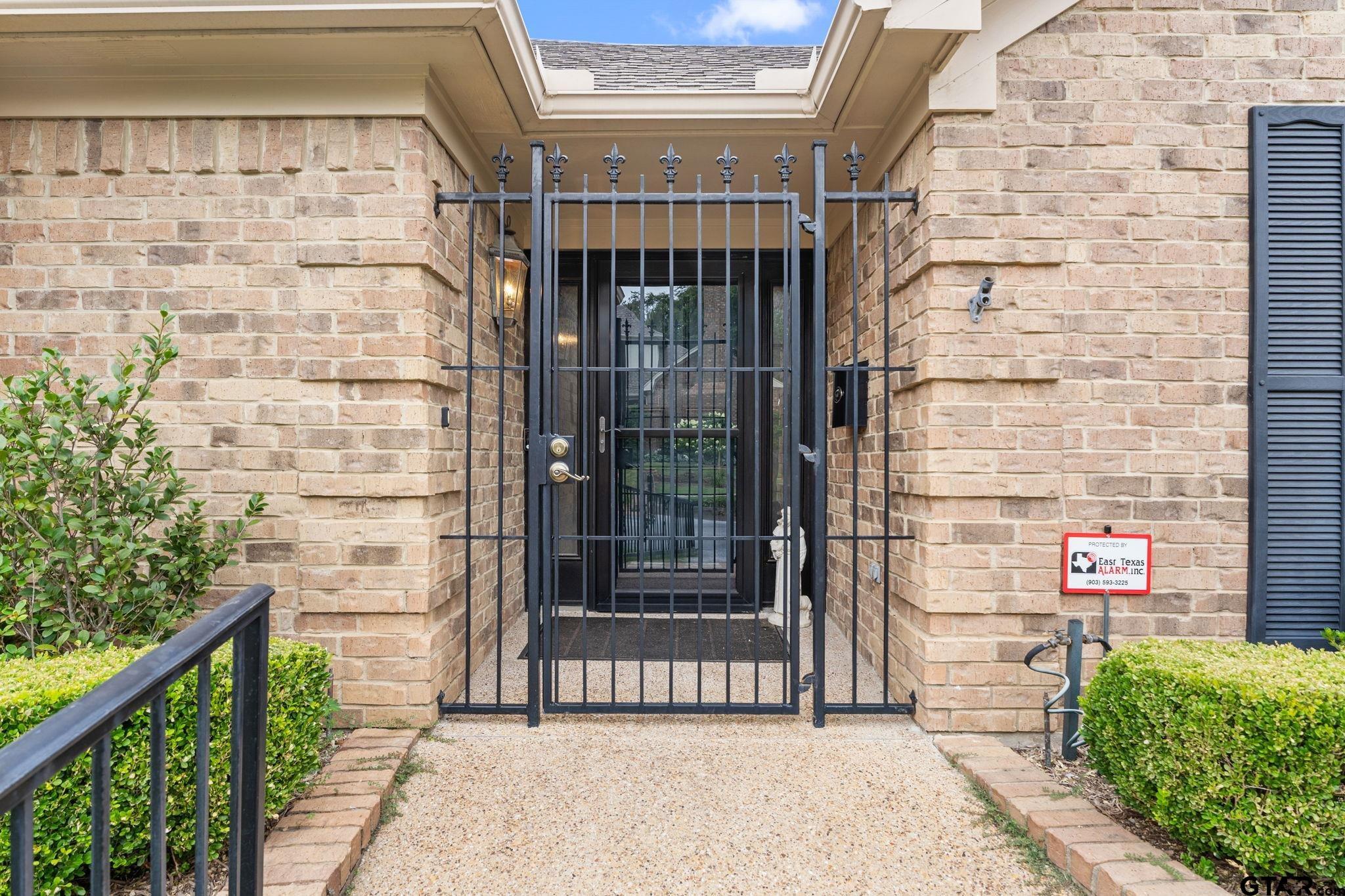 Property Photo: 507 Hyde Park TX 75701