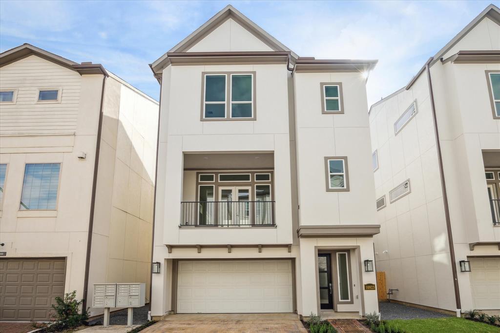 Property Photo: 10923 Brookeshire Chase Lane TX 77043