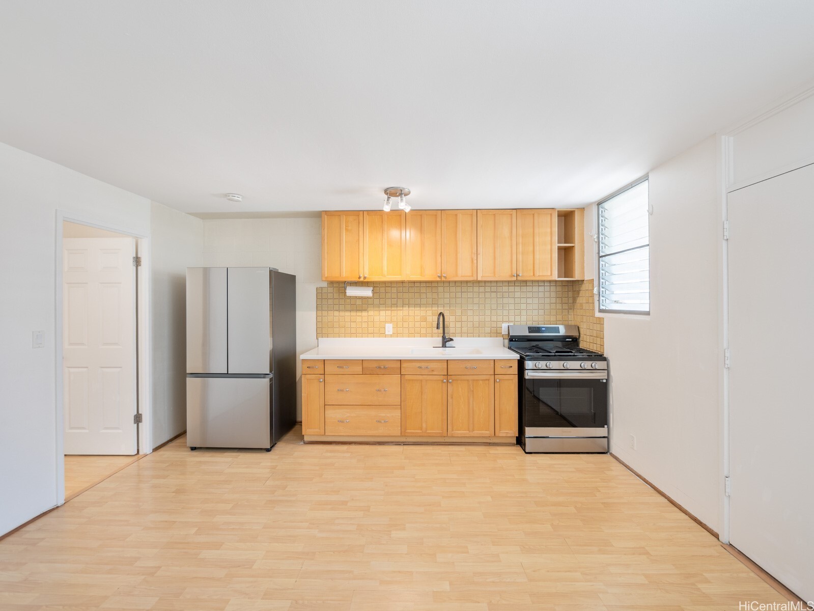 1036 Green Street 304  Honolulu HI 96822 photo