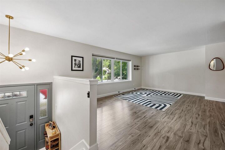Property Photo: 16 Ealing Dr IA 52246