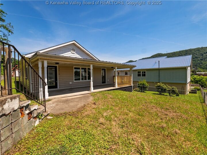 Property Photo: 9012 Florida Avenue WV 25315