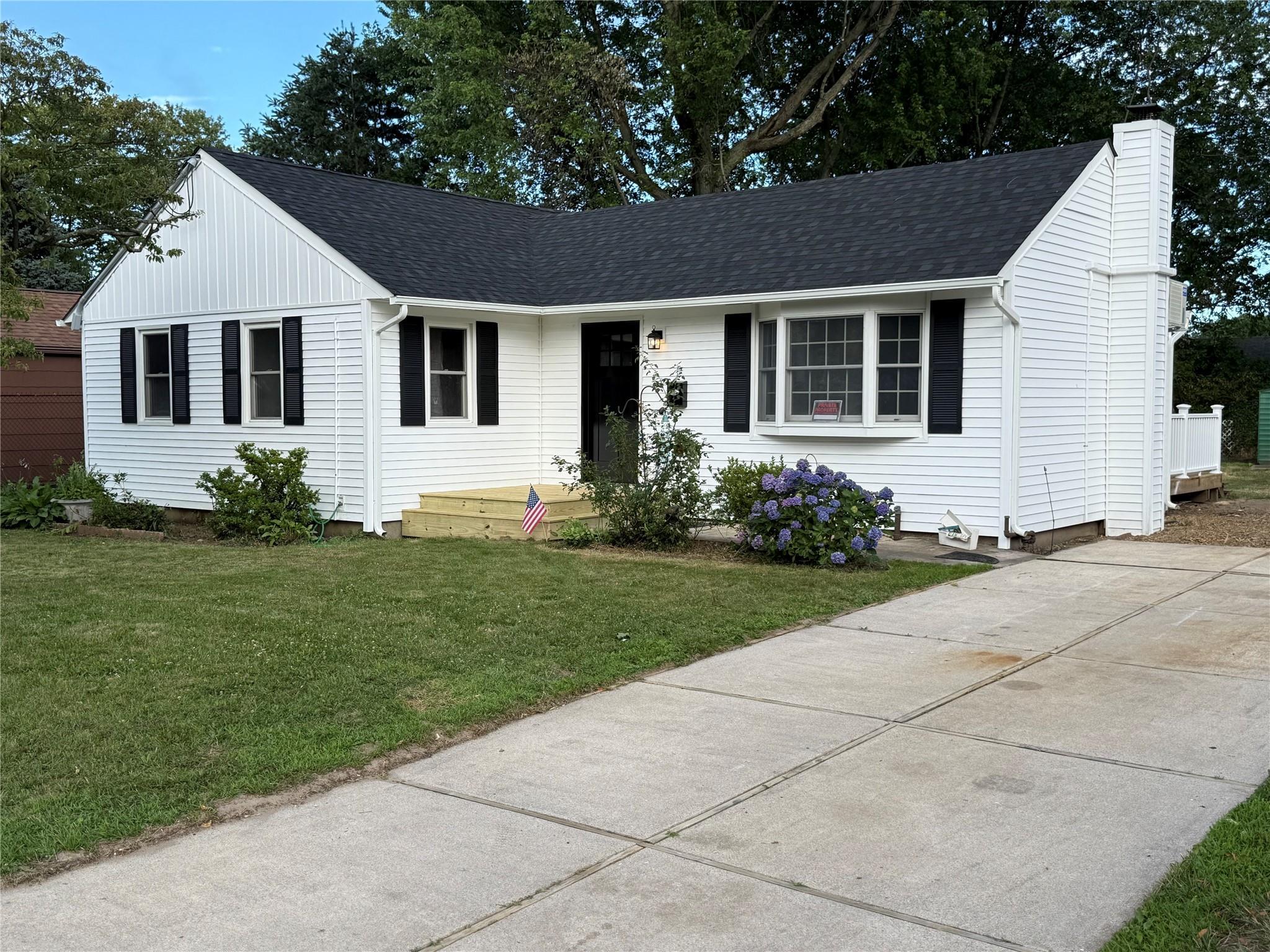 Property Photo:  22 Bradish Lane  NY 11702 