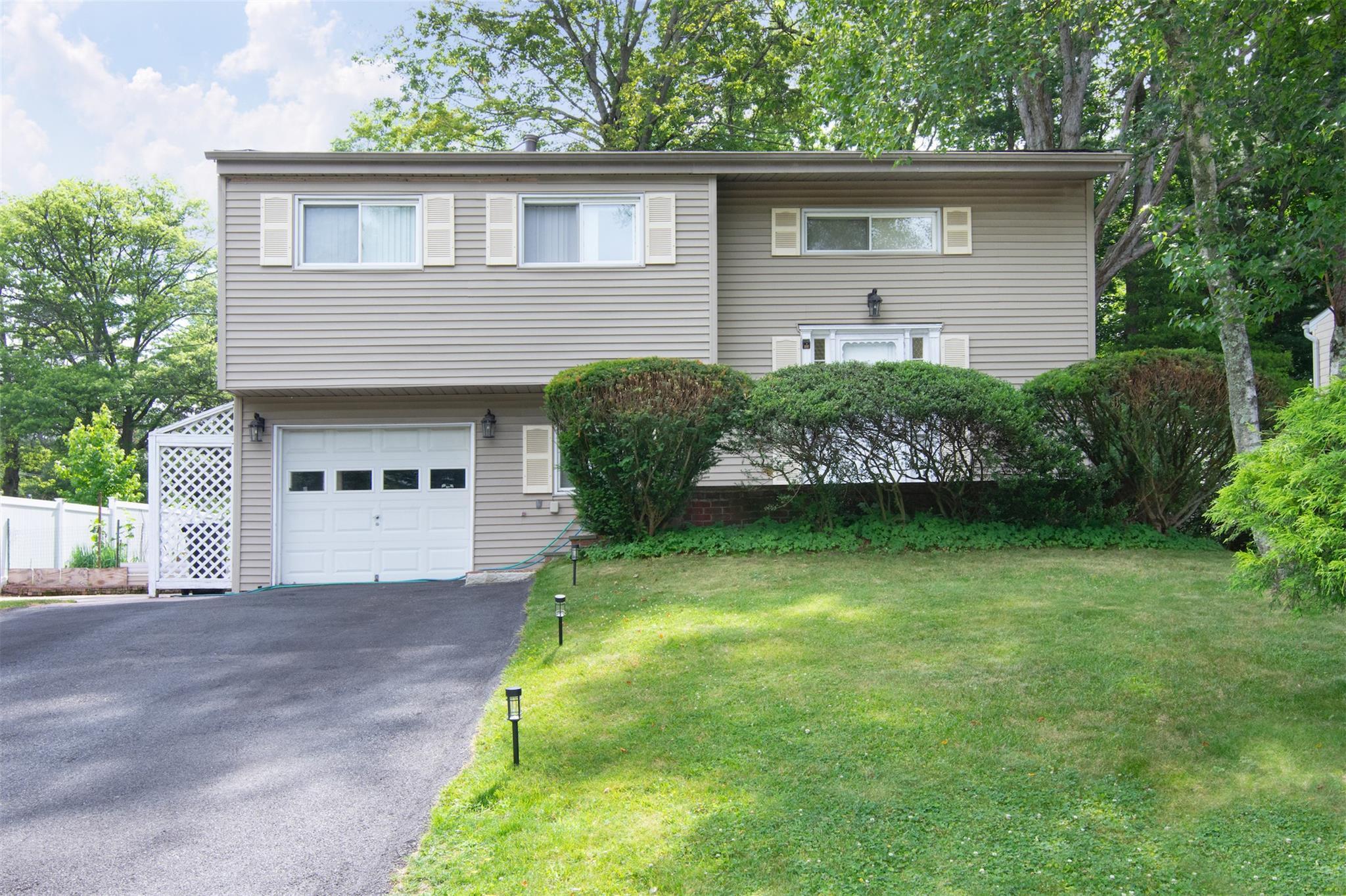 Property Photo:  3 Ivy Place  NY 10530 