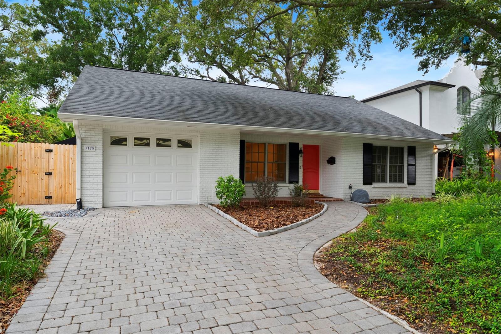 Property Photo: 3125 W Waverly Avenue FL 33629