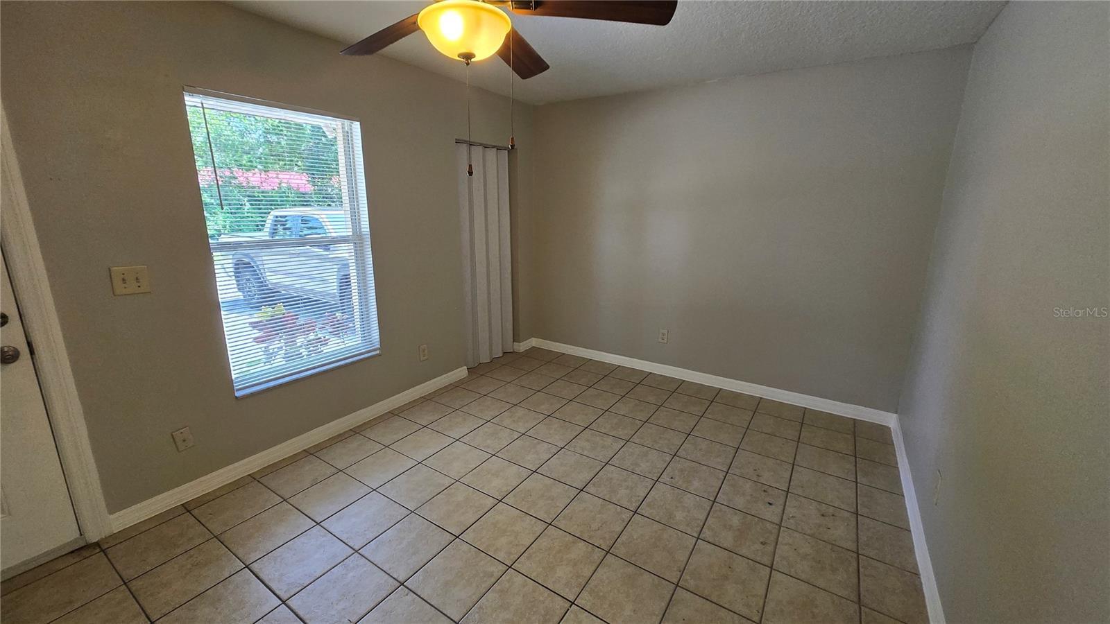 Property Photo: 11727 N 12th Street 5 FL 33612
