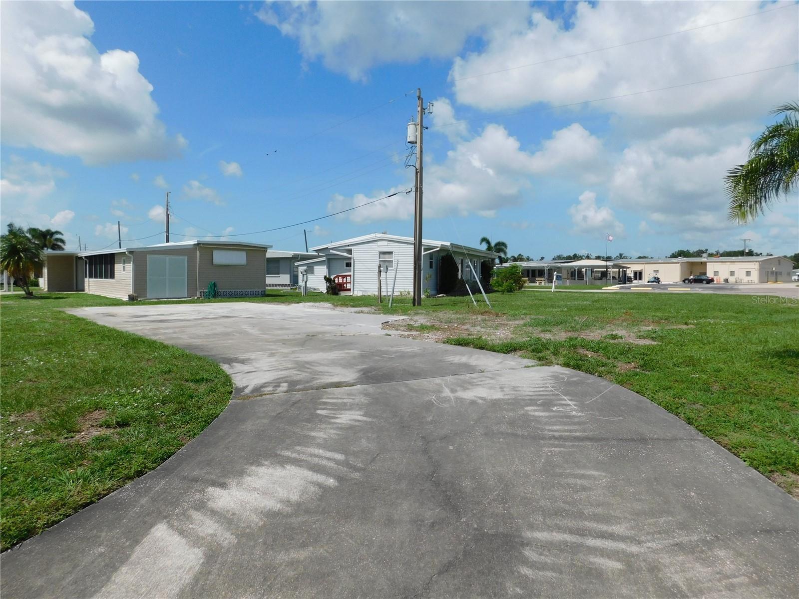 Property Photo: 1205 43rd Avenue Drive E FL 34222