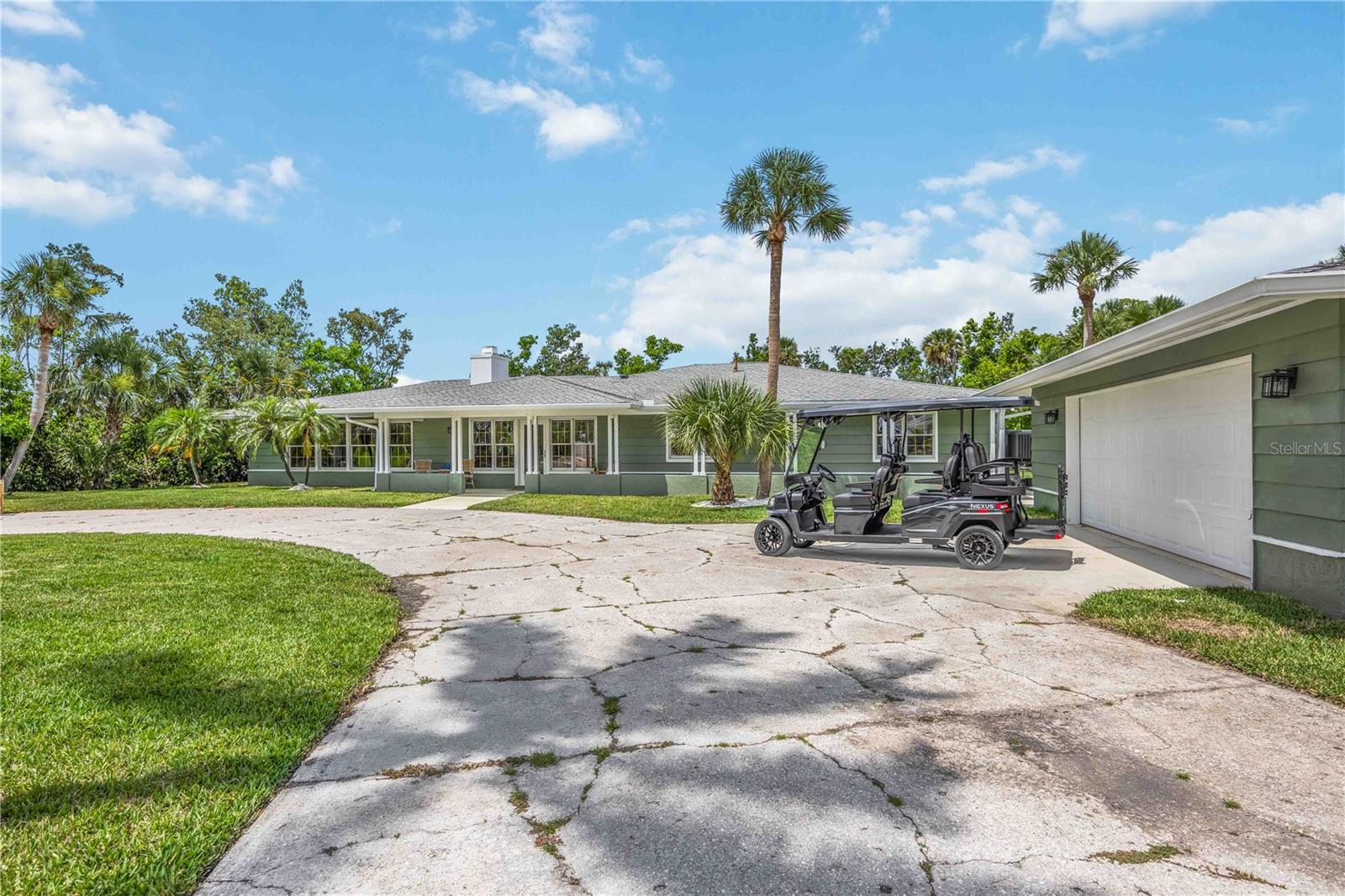 Property Photo: 311 Island Circle FL 34242