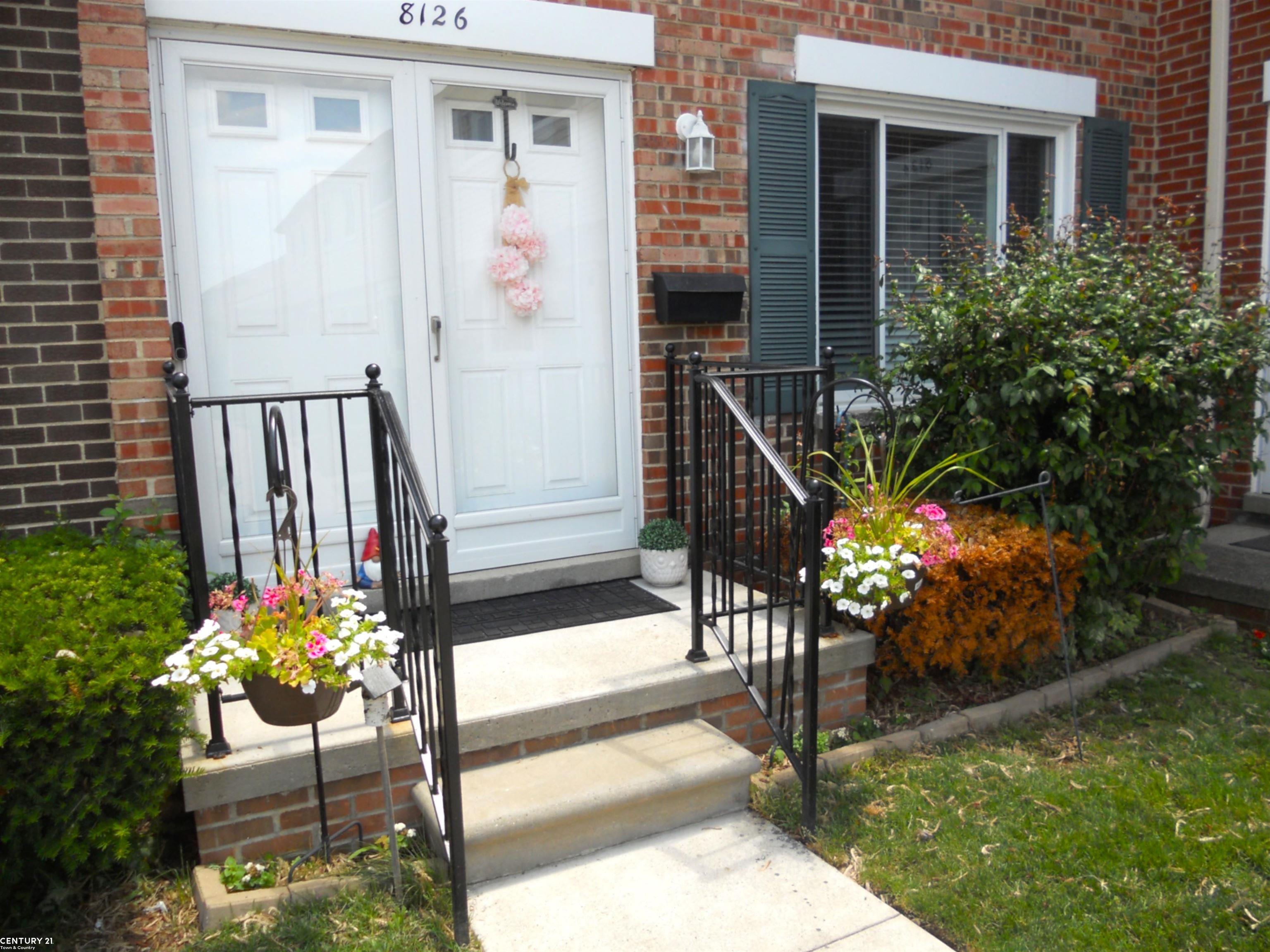 Property Photo: 8126 Farnum Avenue MI 48093