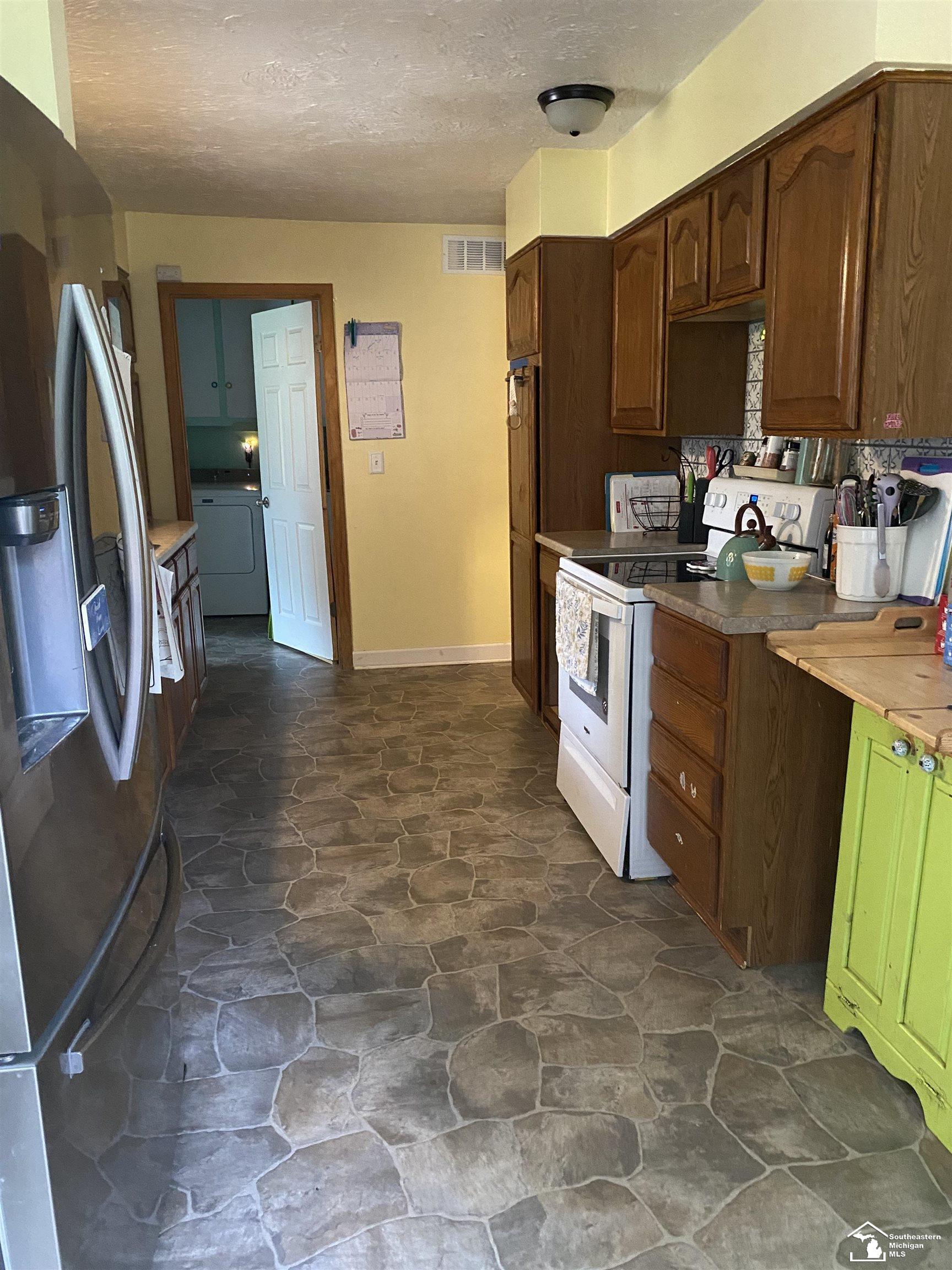 Property Photo: 15427 Keegan Road MI 48161