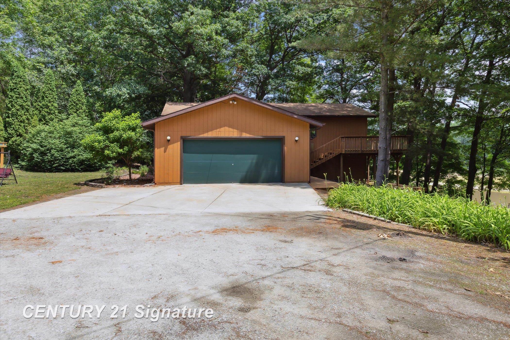 Property Photo: 5092 N Lake Sanford Road MI 48657