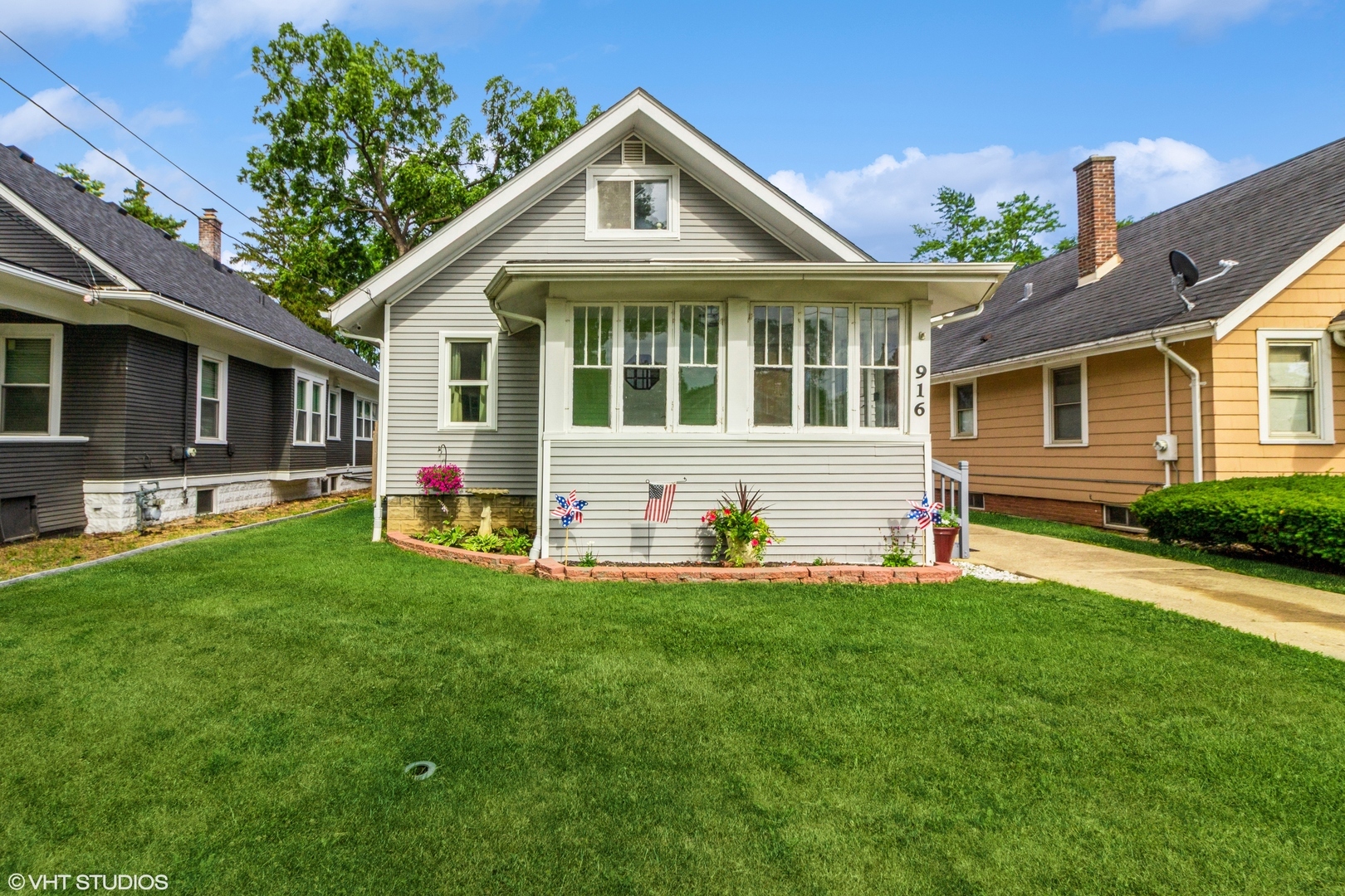 Property Photo: 916 Pearl Street IL 60505