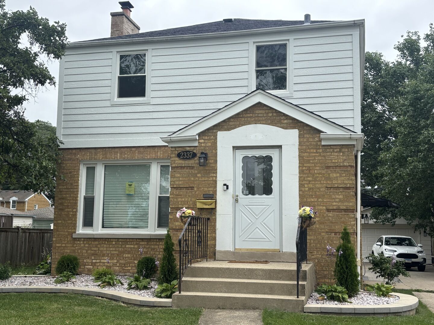 Property Photo: 2337 Kensington Avenue IL 60154