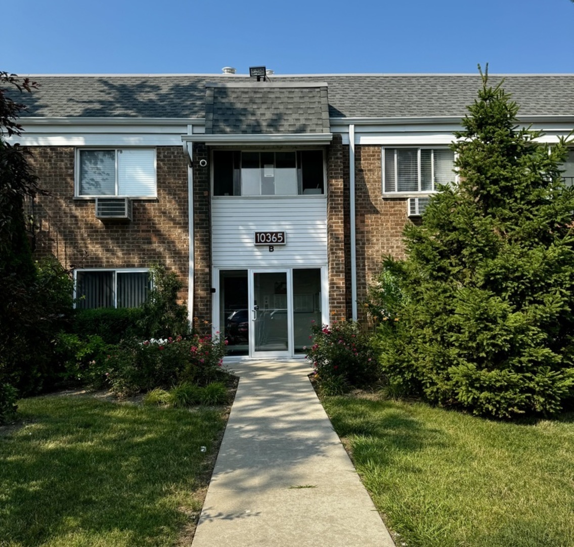 Property Photo: 10365 Dearlove Road 1C IL 60025