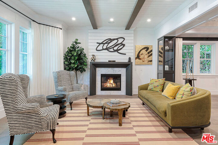 Property Photo:  4117 Dixie Canyon Avenue  CA 91423 