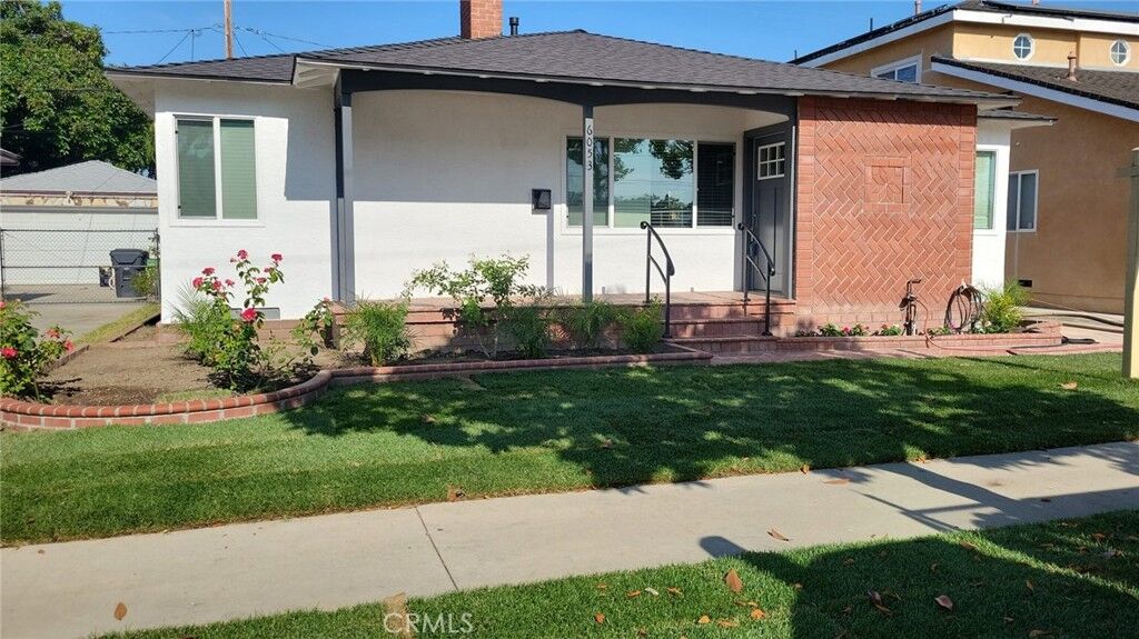 Property Photo:  6053 Lakewood Boulevard  CA 90712