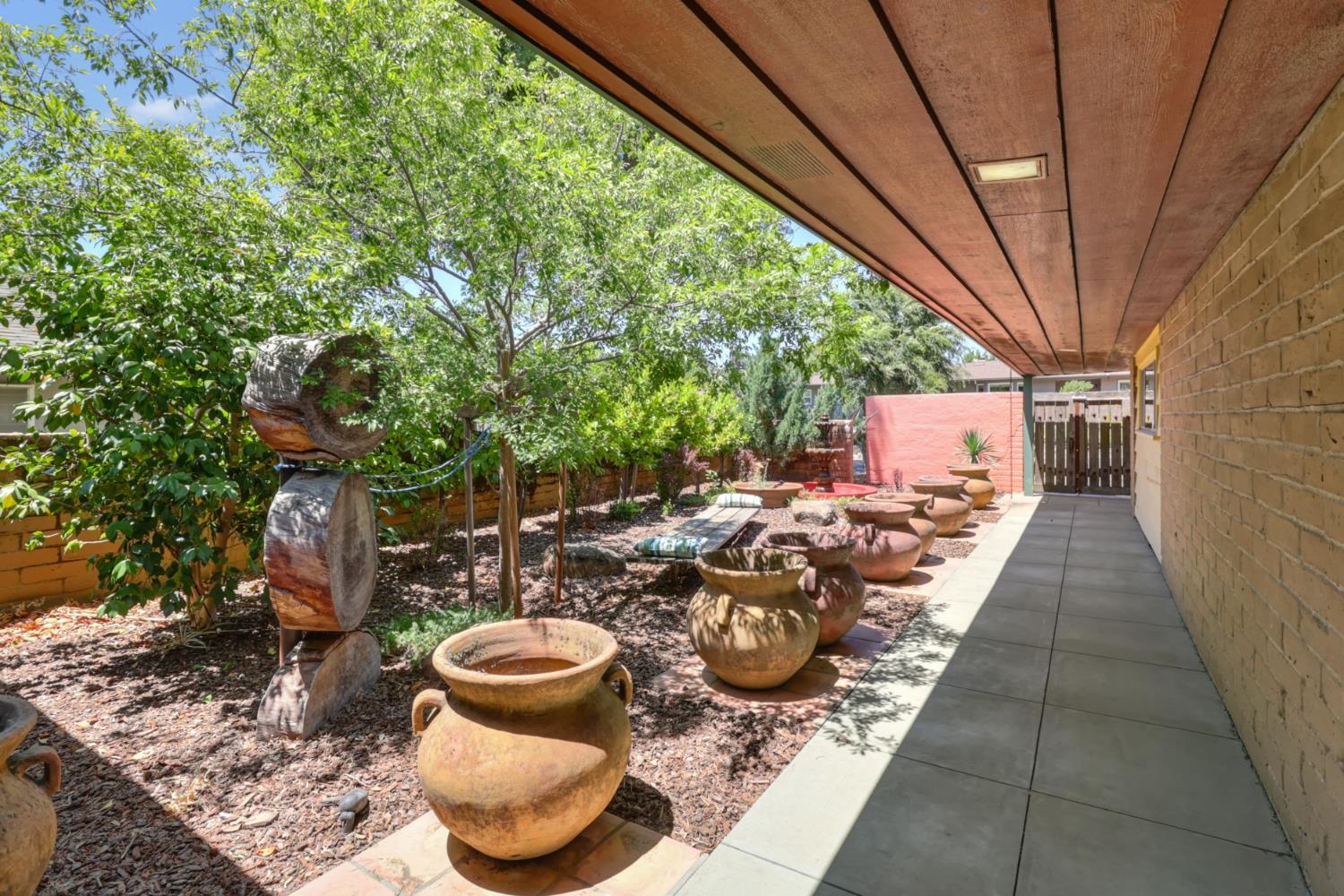 Property Photo: 4901 Crestwood Way CA 95822