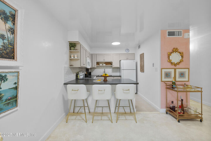 Property Photo: 1071 Edgewood Avenue S 407 FL 32205