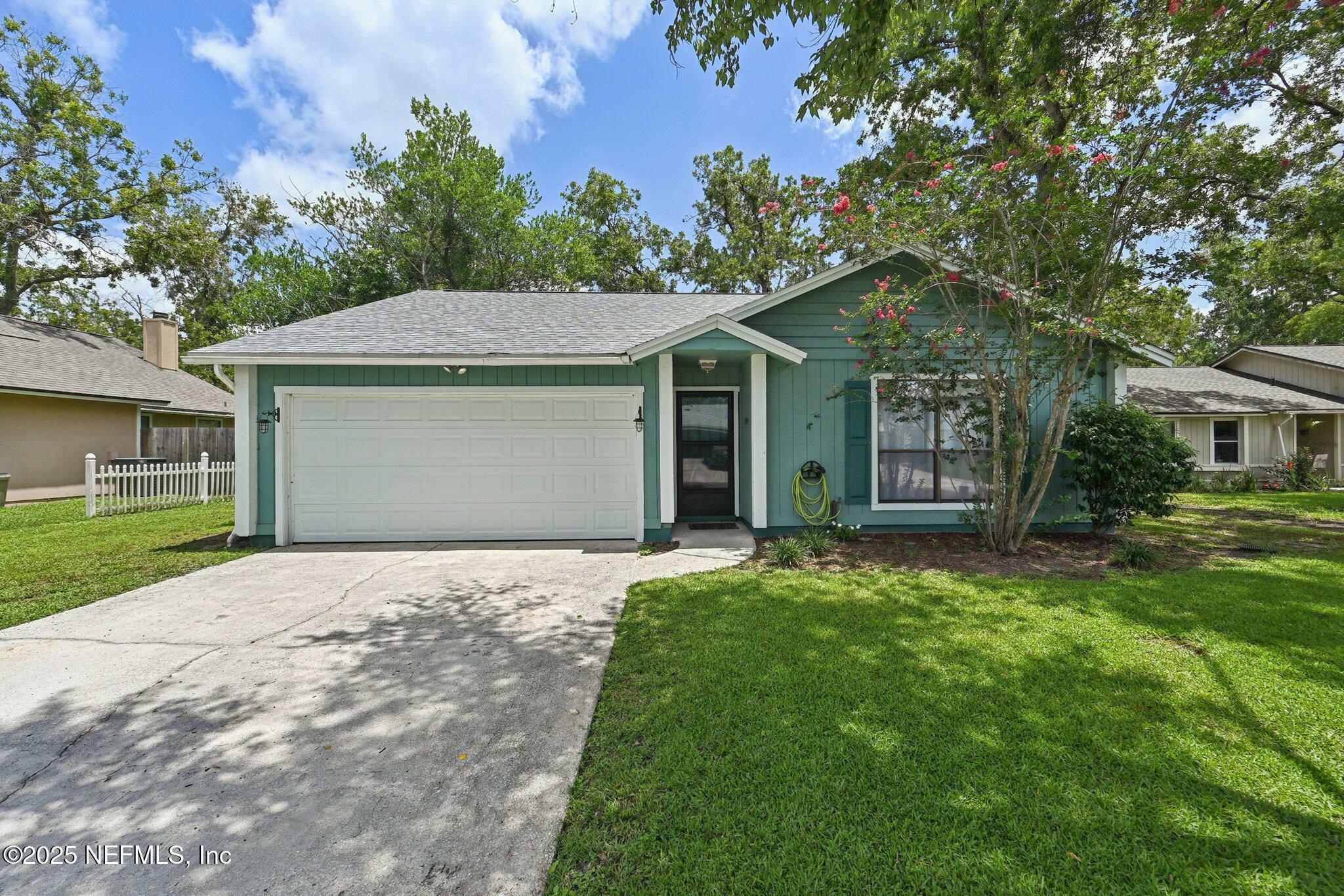 Property Photo: 8463 Seton Court FL 32244