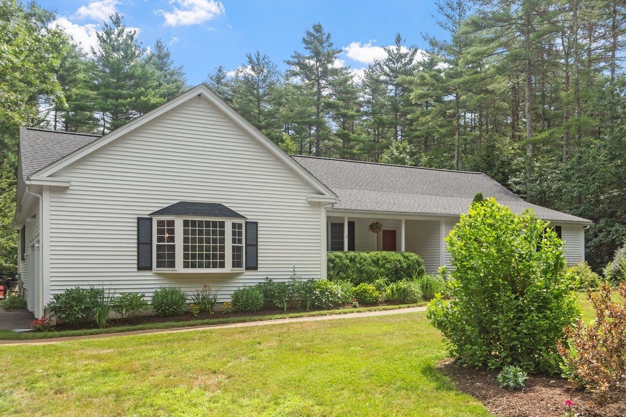Property Photo: 49 Brown Brook Circle NH 03044