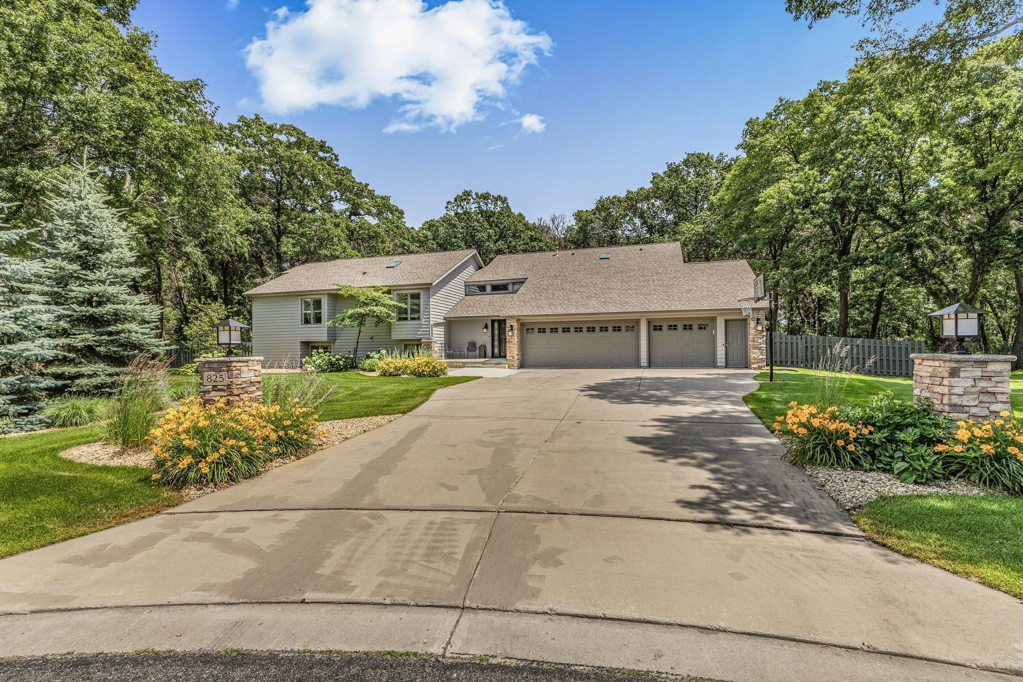Property Photo: 825 Meadowlawn Court MN 56377
