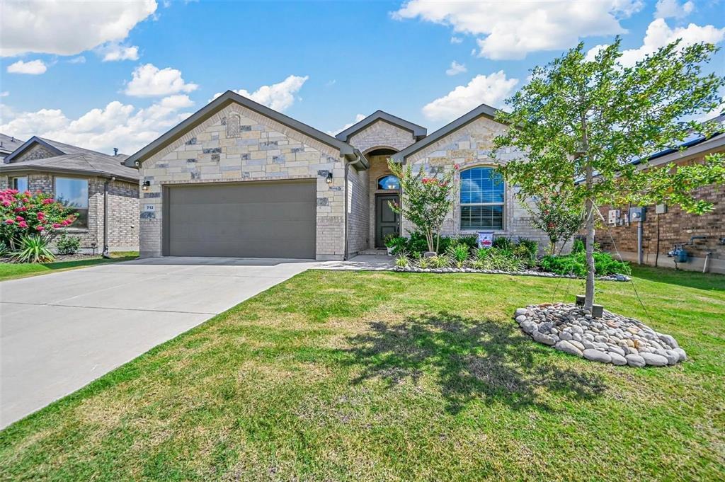 Property Photo: 712 Shepperton Way TX 76247