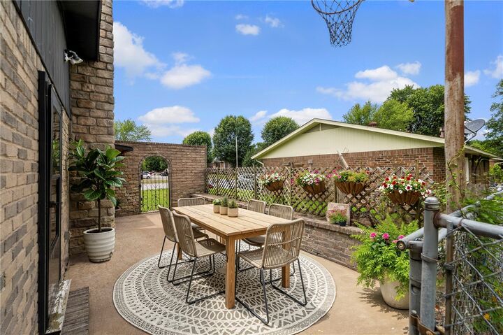 Property Photo: 603 Thomas Boulevard AR 72762