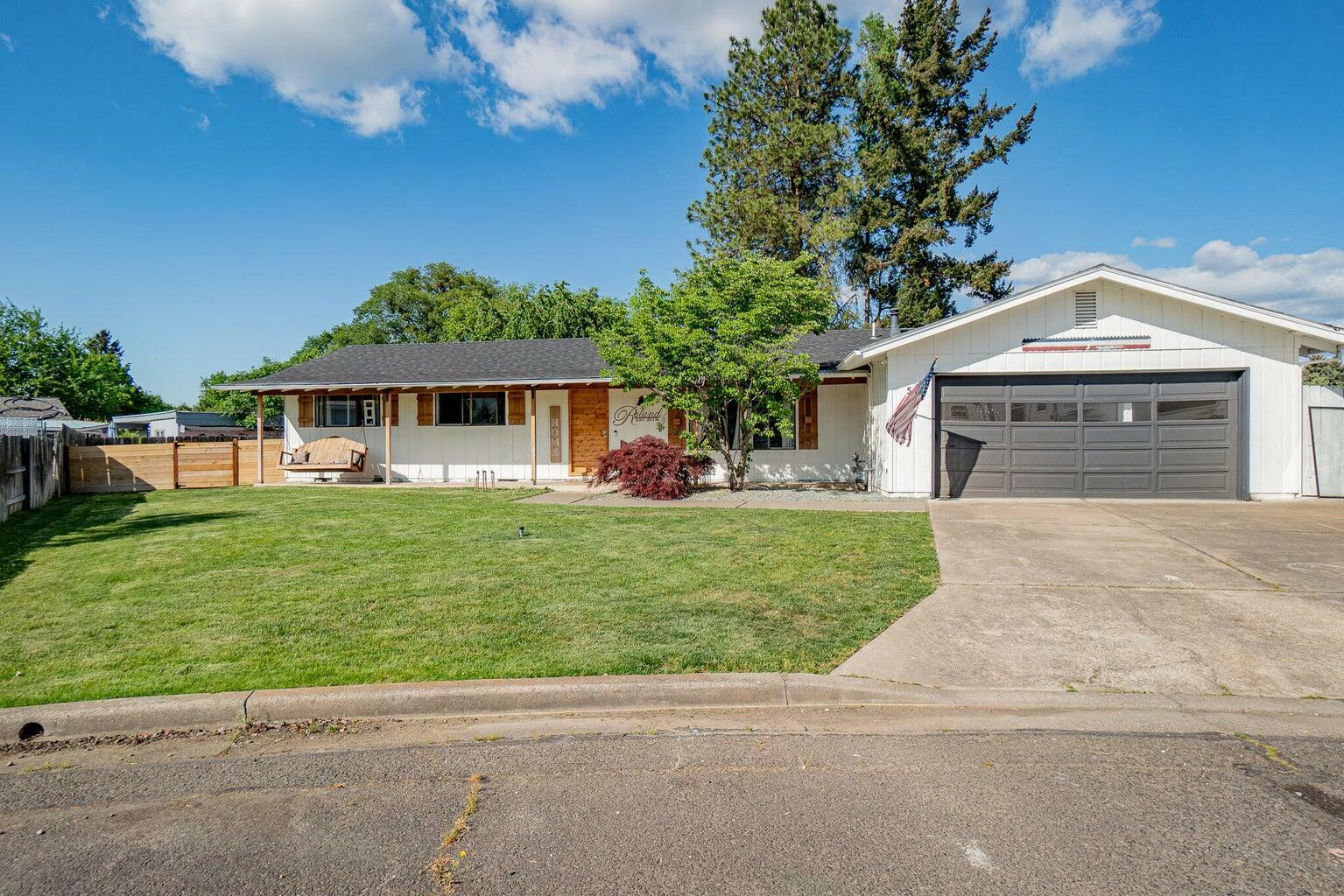 Property Photo:  50 Kathryn Court  OR 97502 