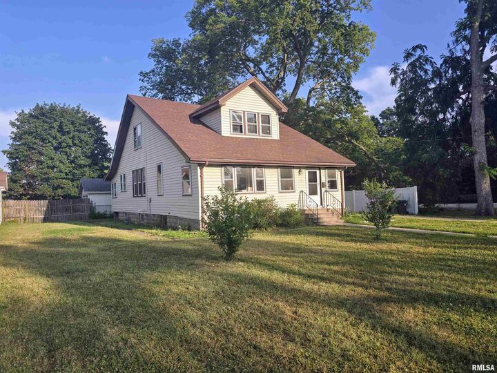 1113 S 5th Street  Pekin IL 61554 photo