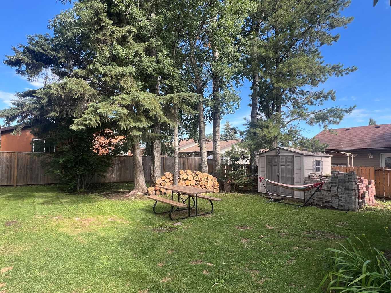 Property Photo:  1104 10 Street SE  AB T0G 2A3 