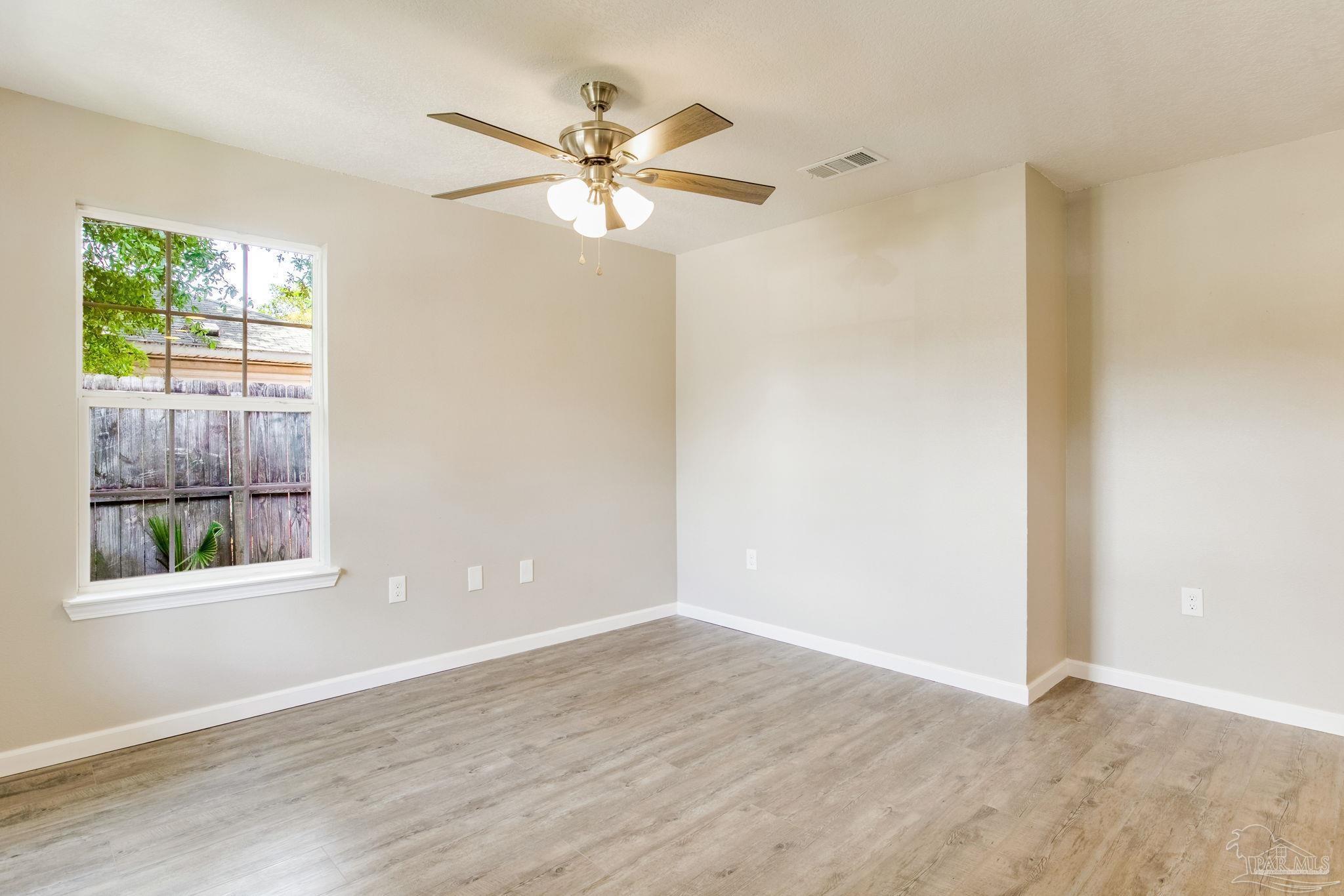 Property Photo: 510 N C St FL 32501