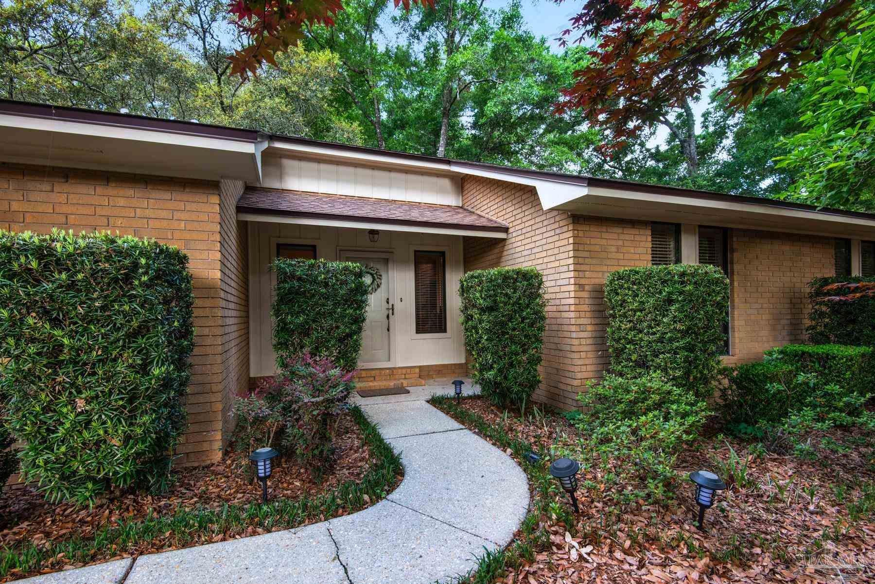 Property Photo: 10385 O'Daniel Dr FL 32514
