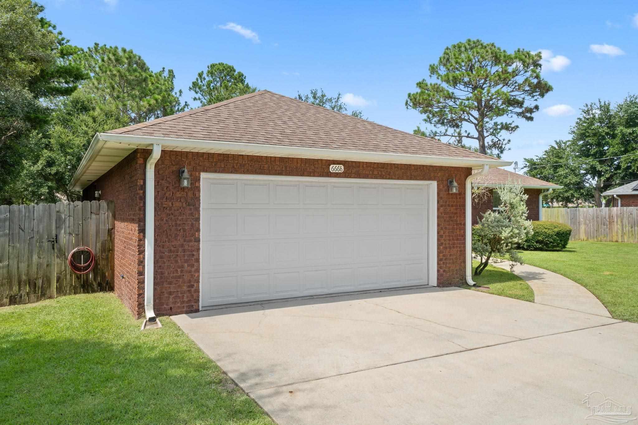 Property Photo: 6668 Britt Rd FL 32566