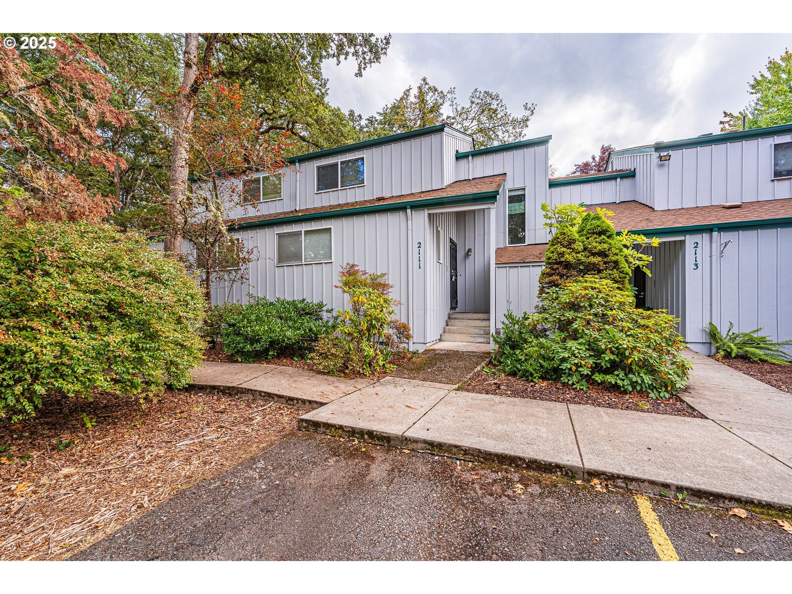 Property Photo: 2111 Hawkins Ln OR 97405