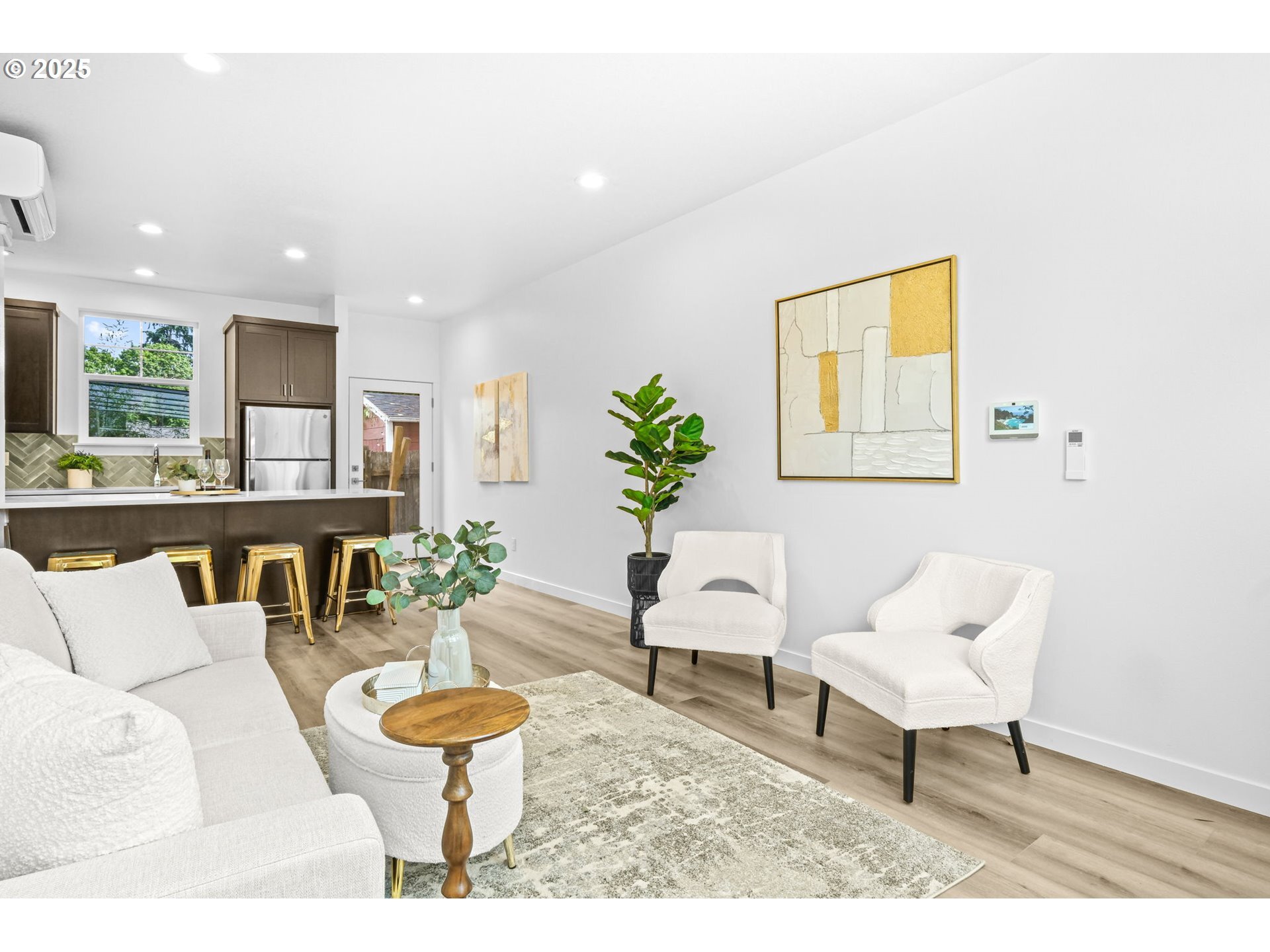 Property Photo: 5469 N Fessenden St OR 97203