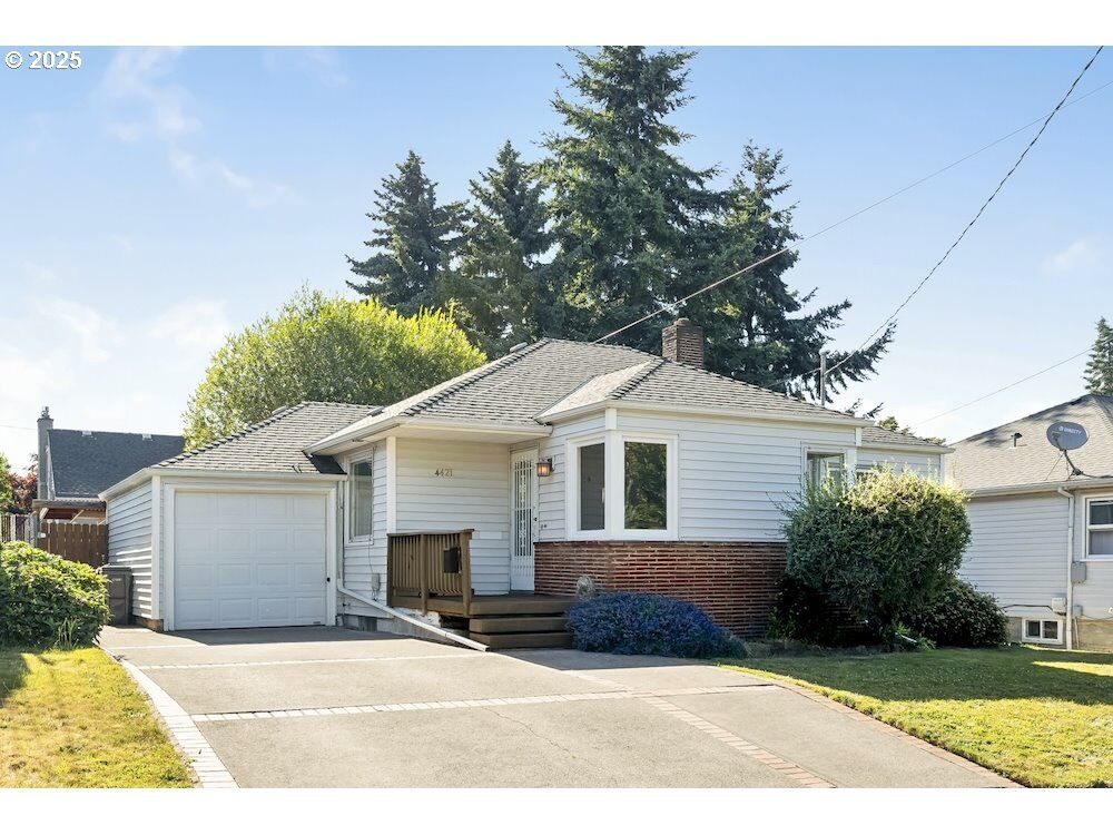 Property Photo:  4421 NE 79th Ave  OR 97218 