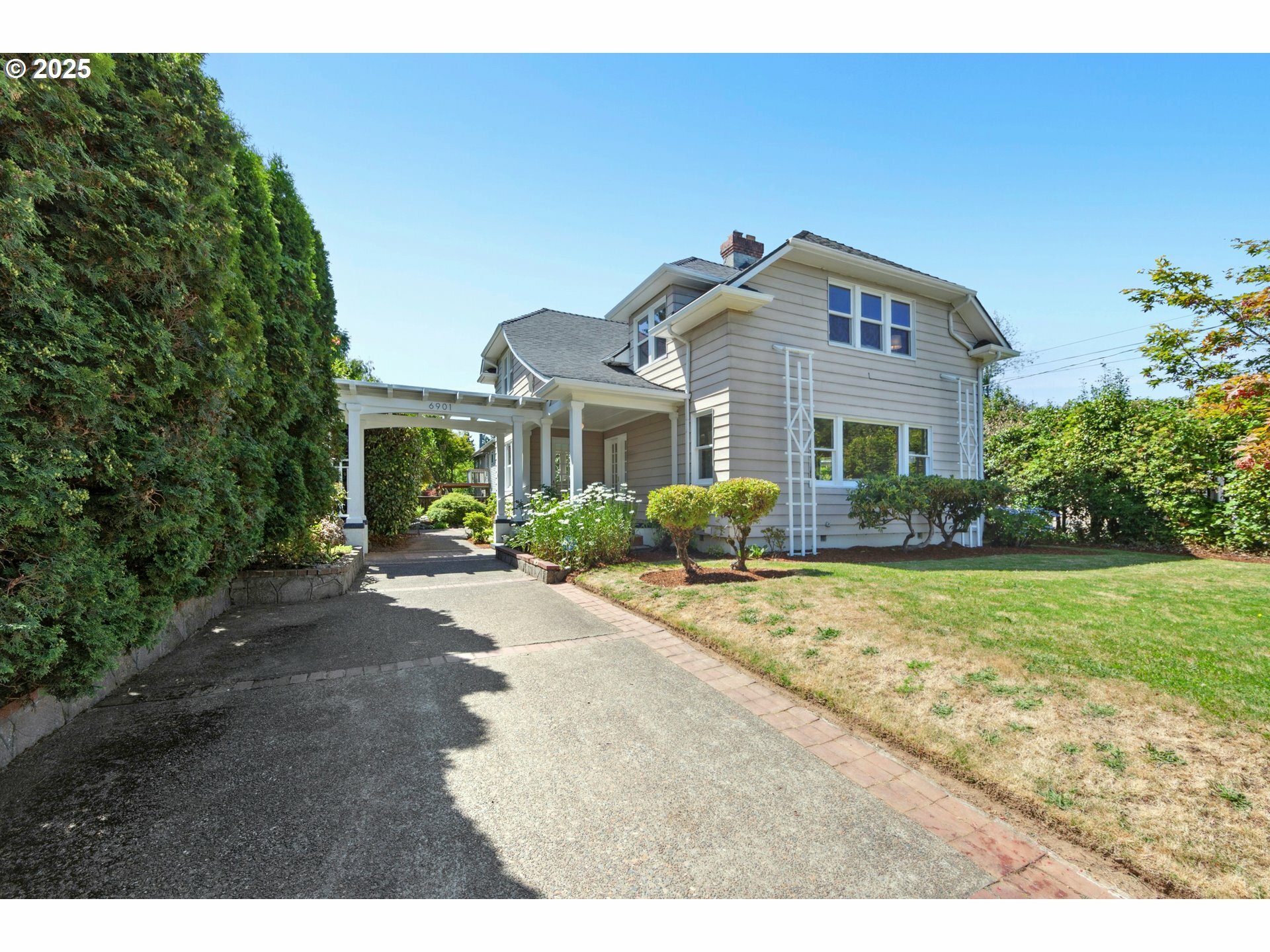 Property Photo: 6901 SW 3rd Ave OR 97219
