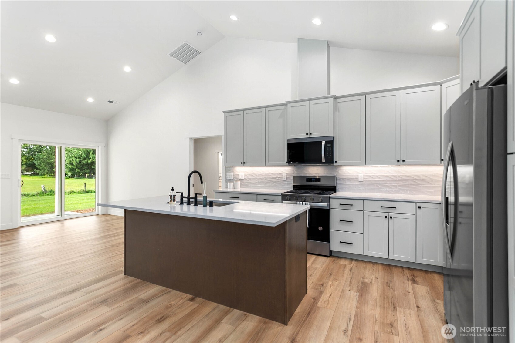 Property Photo: 1204 E Georgia Lane WA 98247