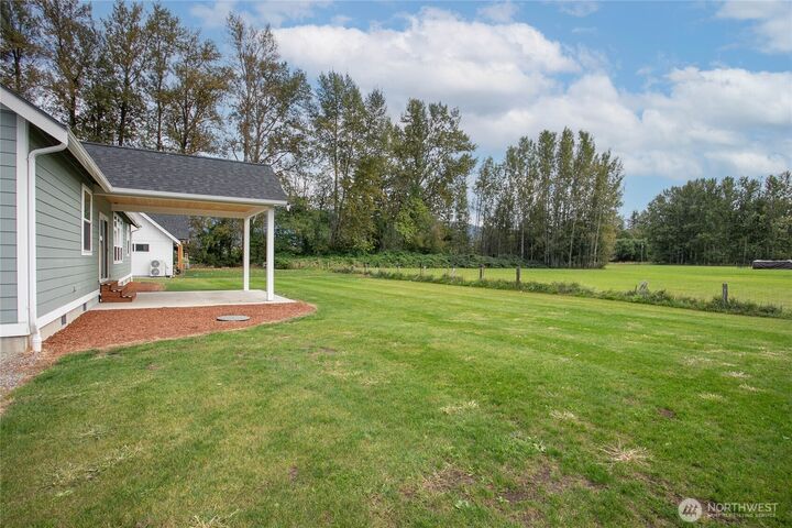 Property Photo:  1204 E Georgia Lane  WA 98247 