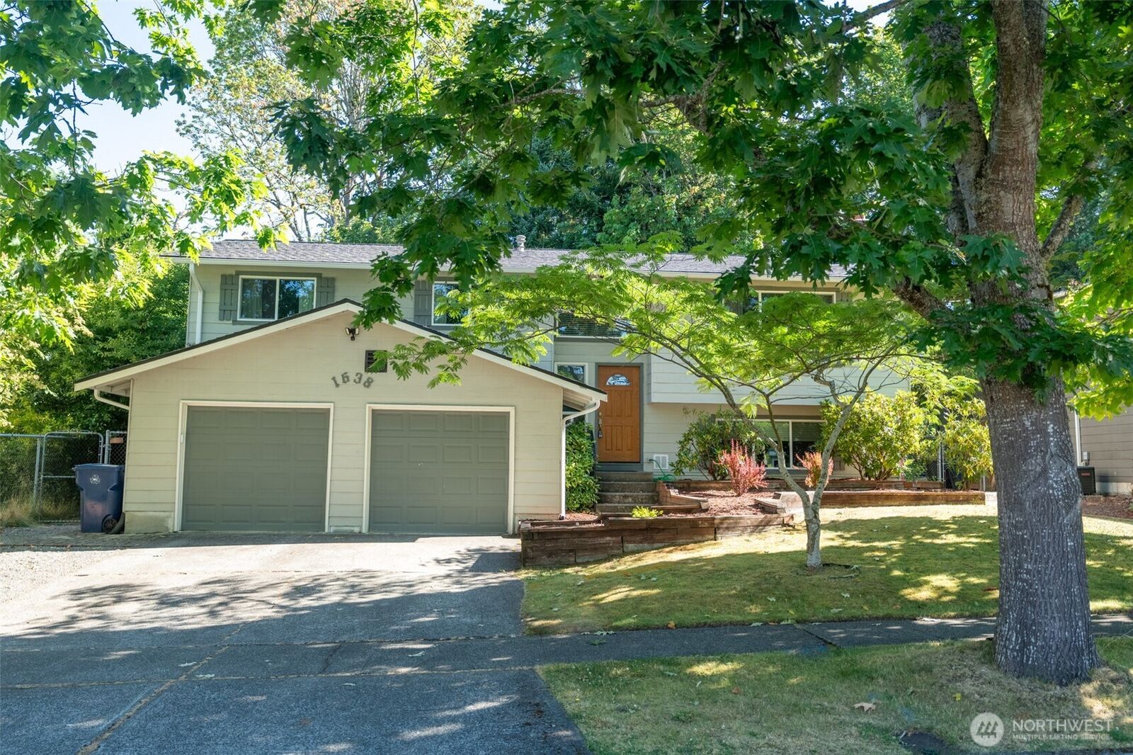 Property Photo:  1638  Index Avenue SE  WA 98058 