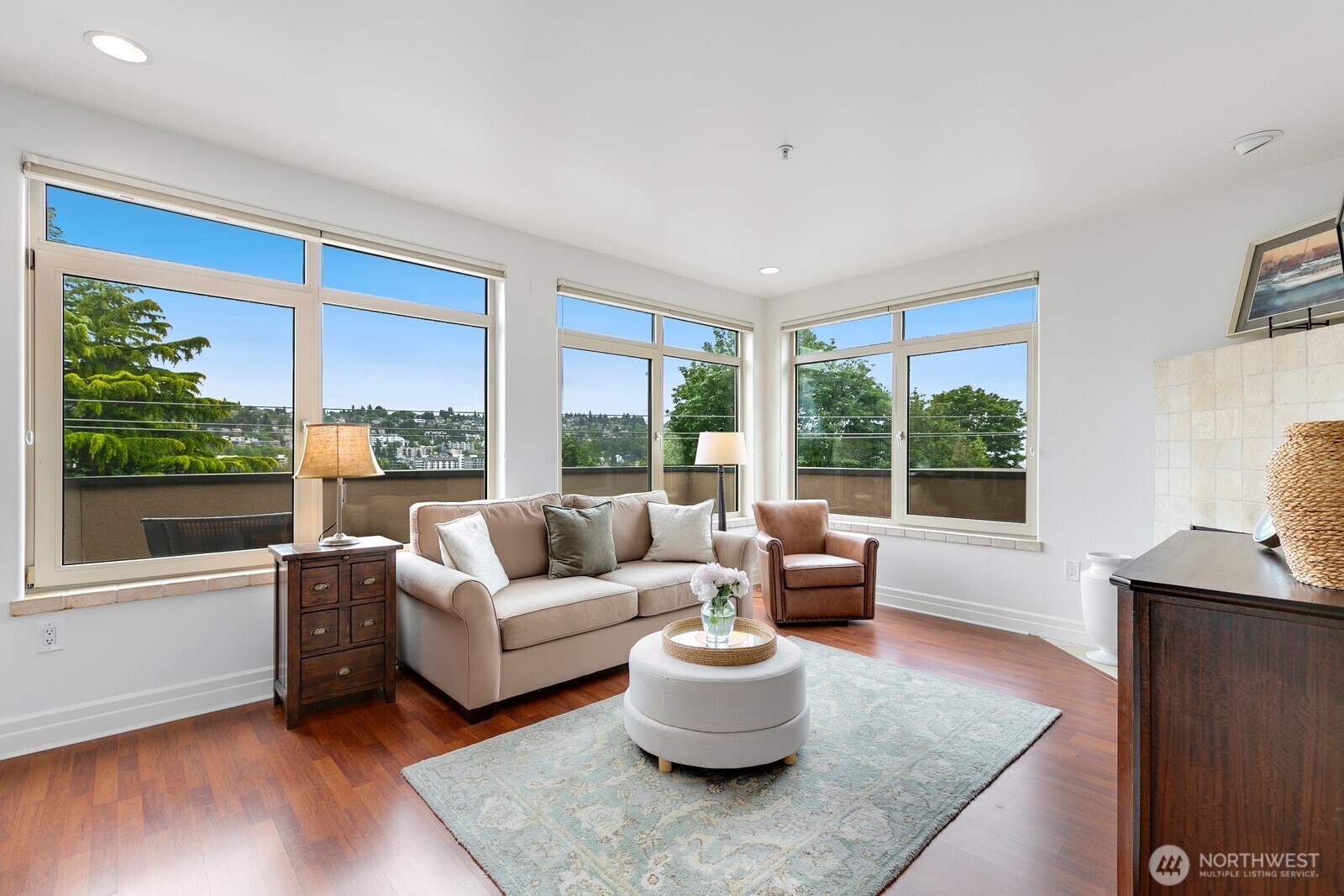 Property Photo: 2551 Thorndyke Avenue W 302 WA 98199